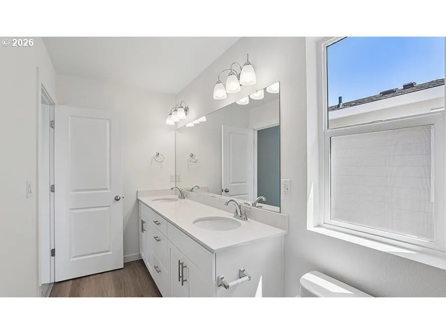 Primary Bedroom-Attached Bathroom