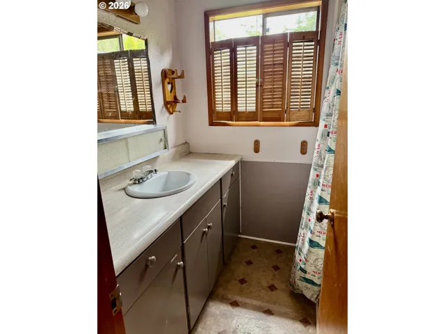 Bathroom-Hall