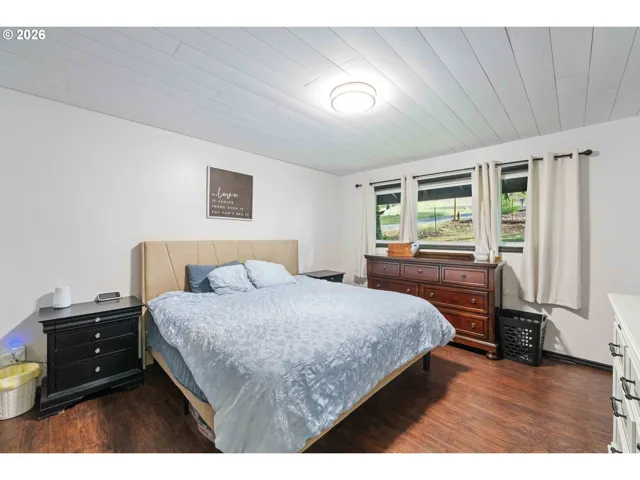 Bedroom, Primary