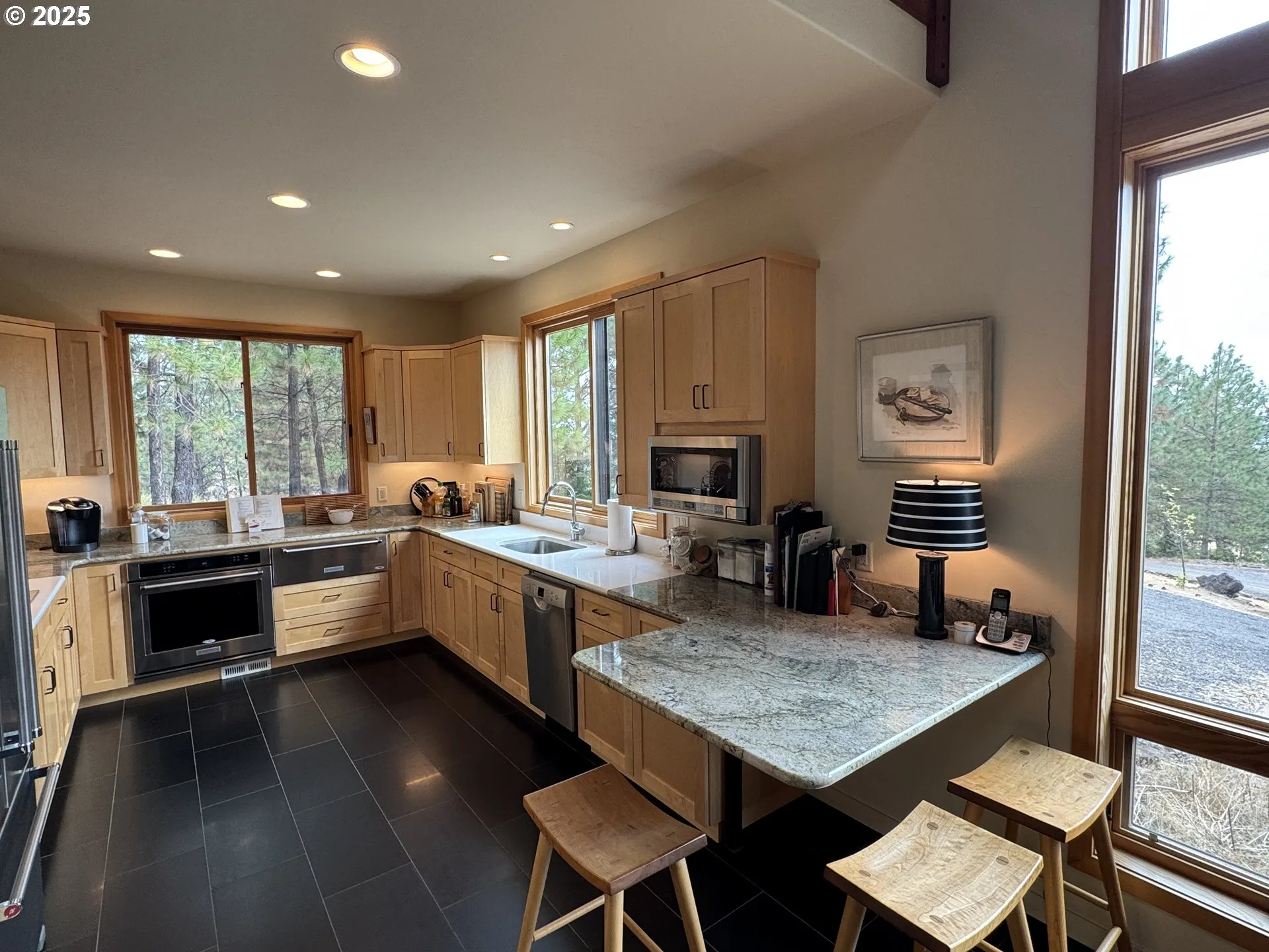 Kitchen-Breakfast Bar