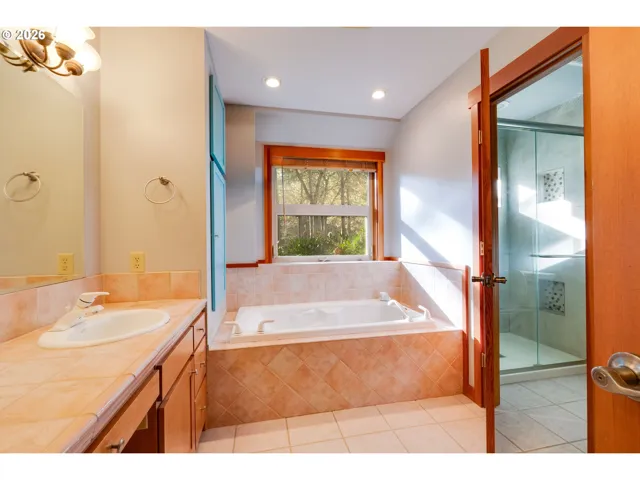 Bathroom, Attached-Main