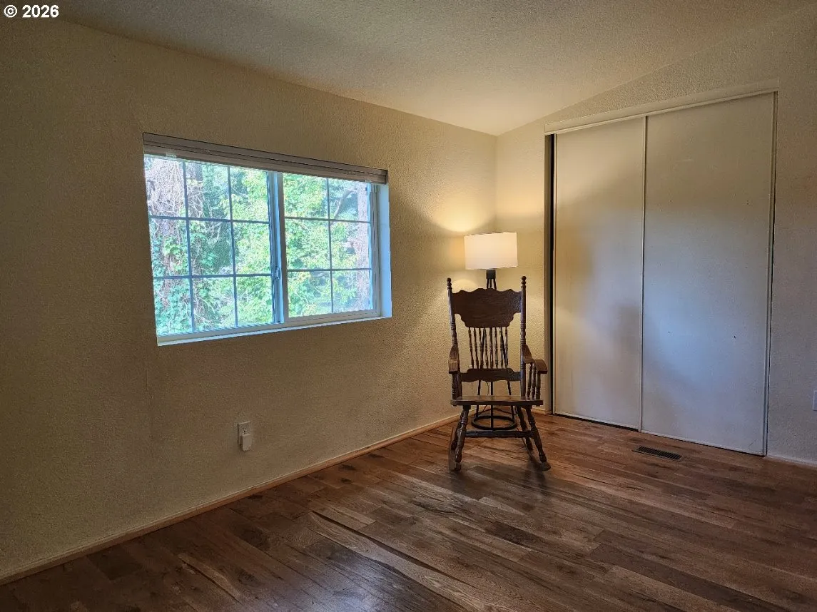 Bedroom, Primary
