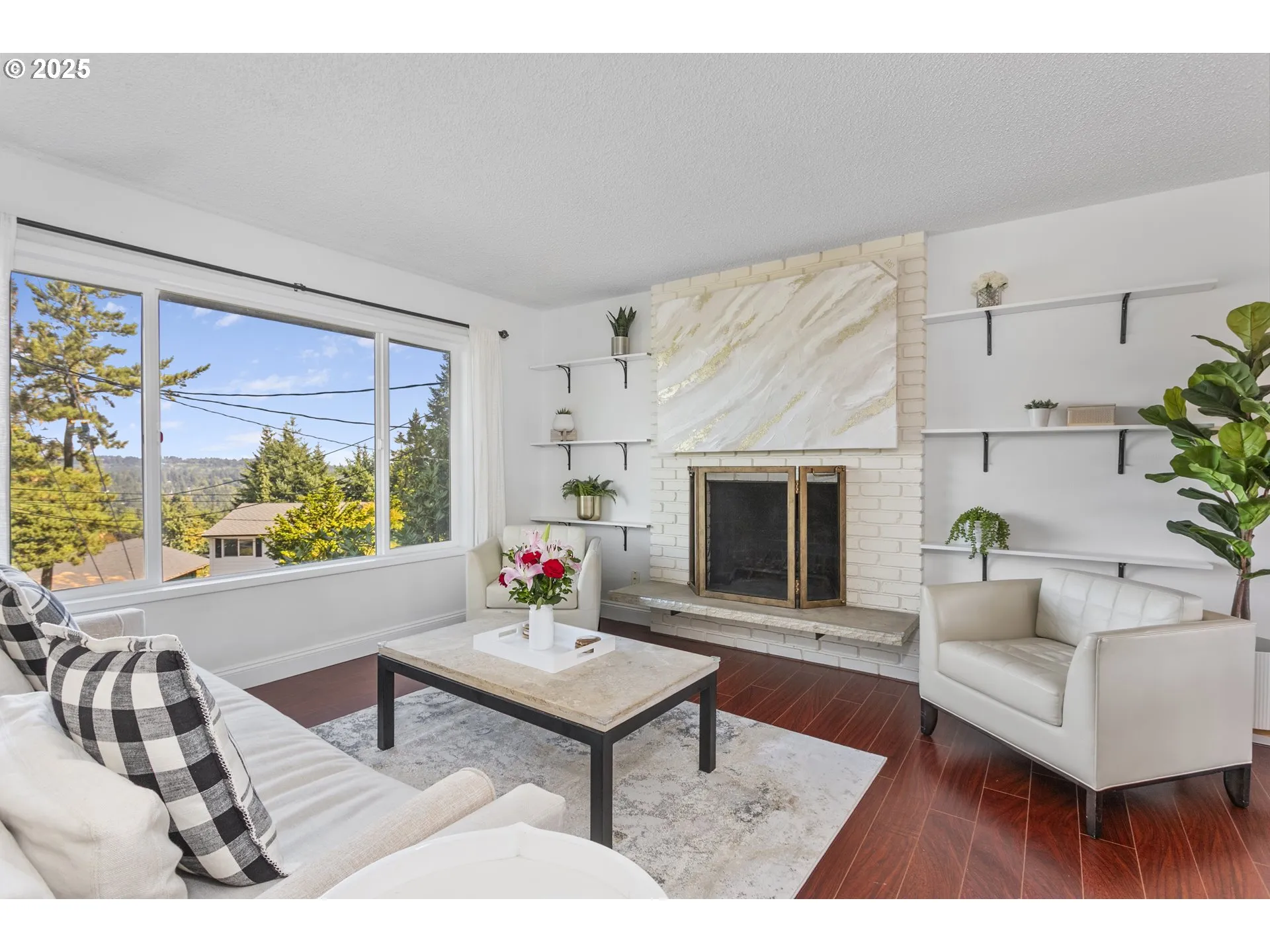 Living Room-Fireplace