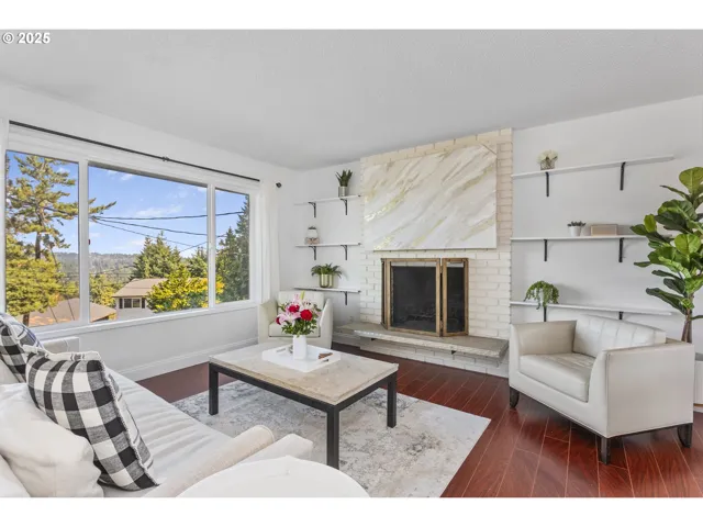 Living Room-Fireplace