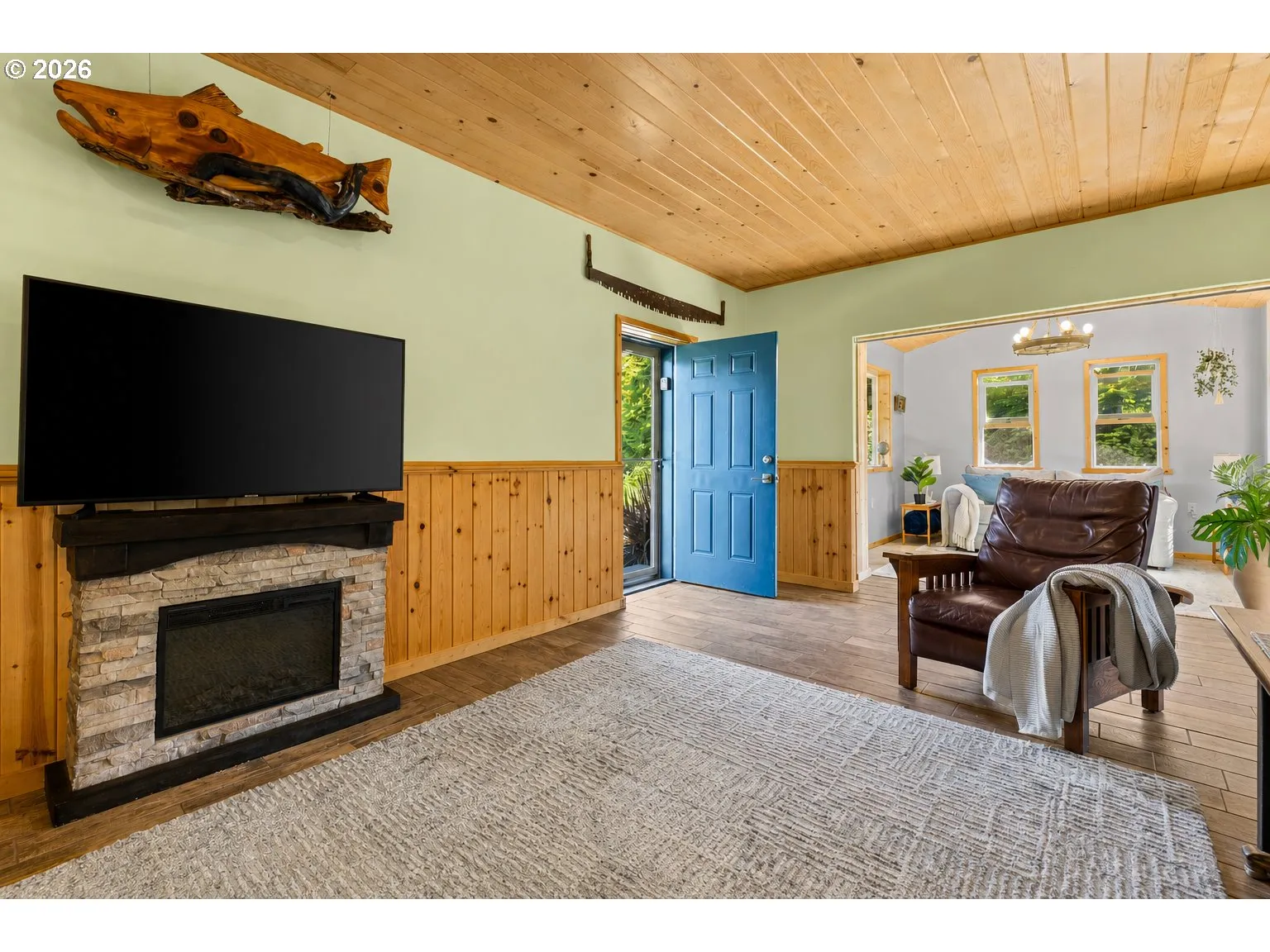 Living Room/Entrance