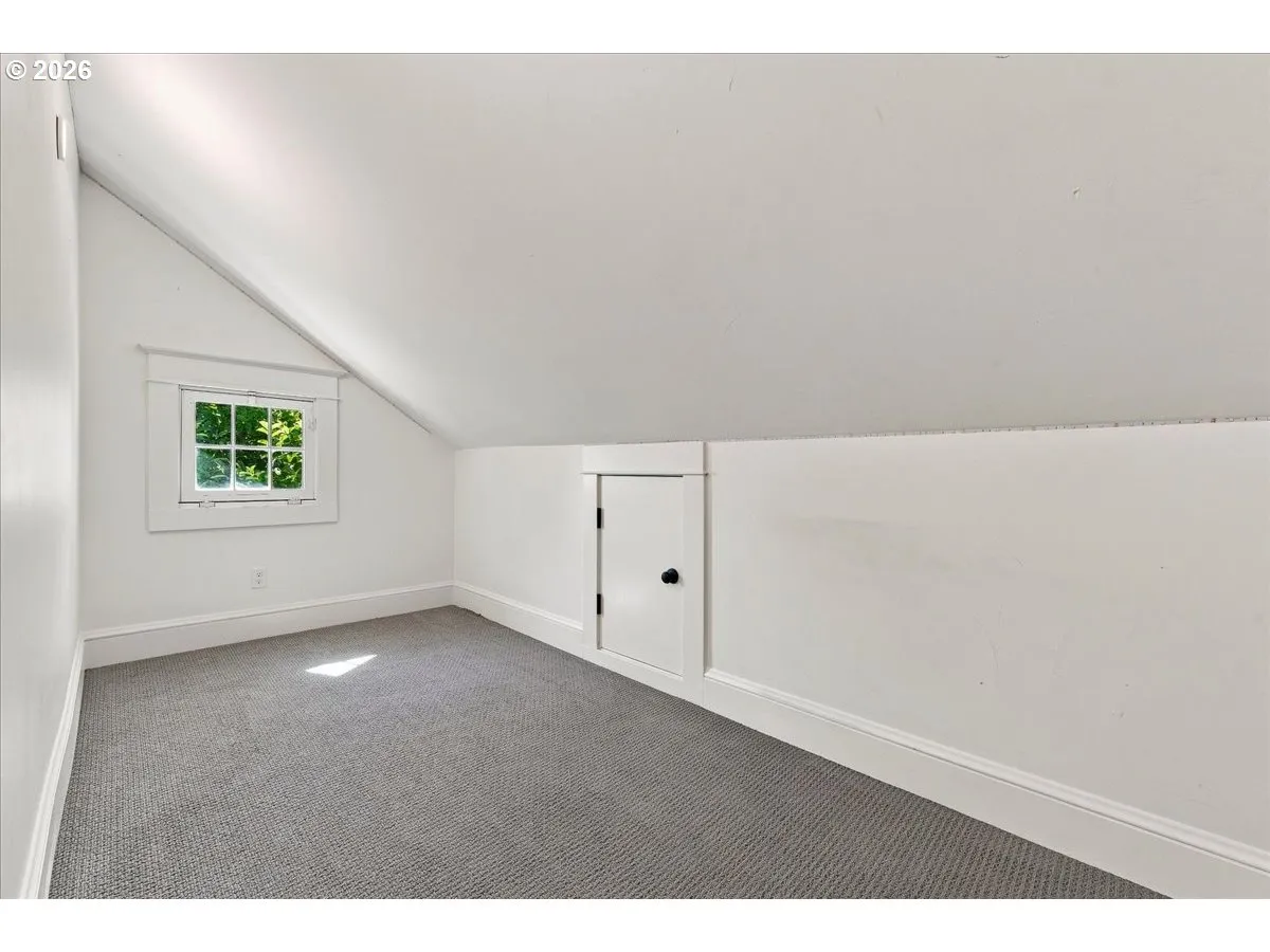 Bedroom-Walk-In Closet
