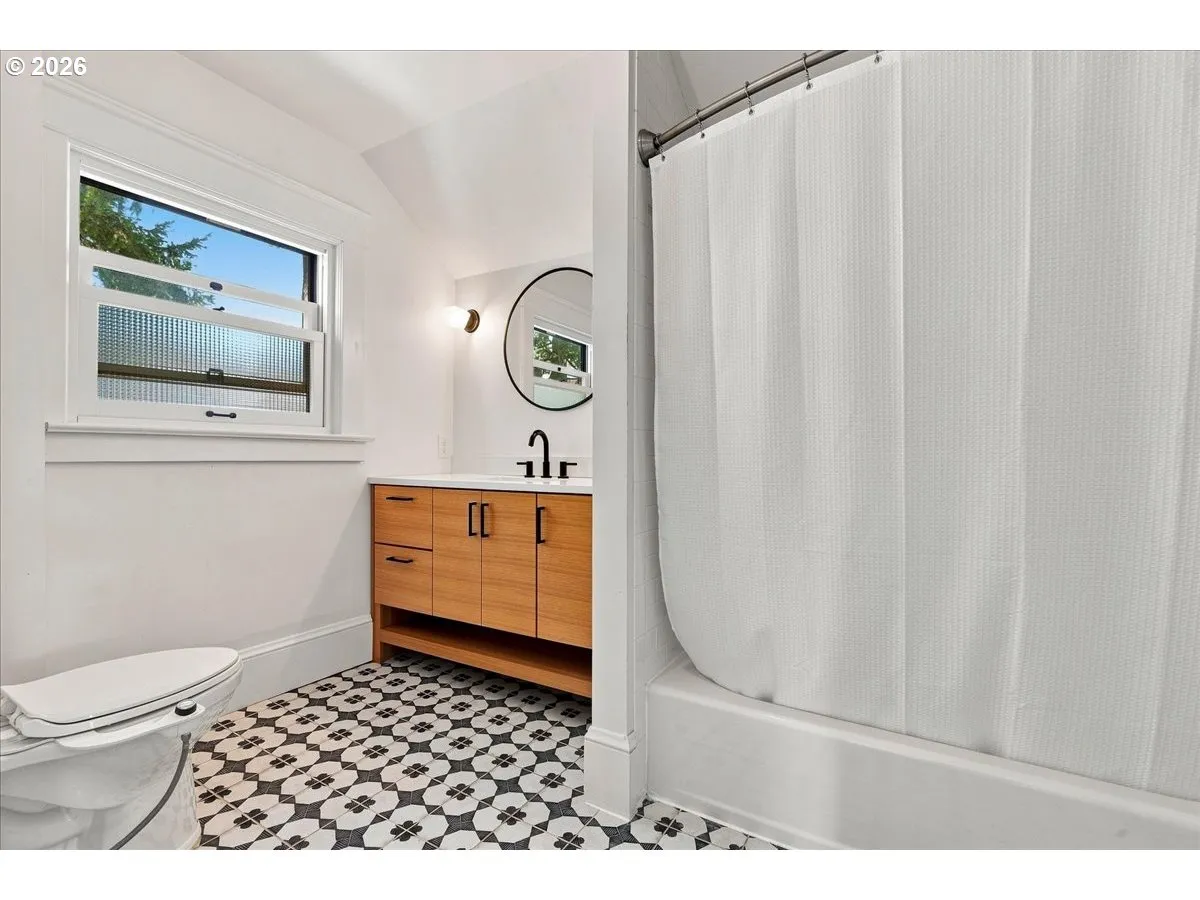 Bathroom-Upper