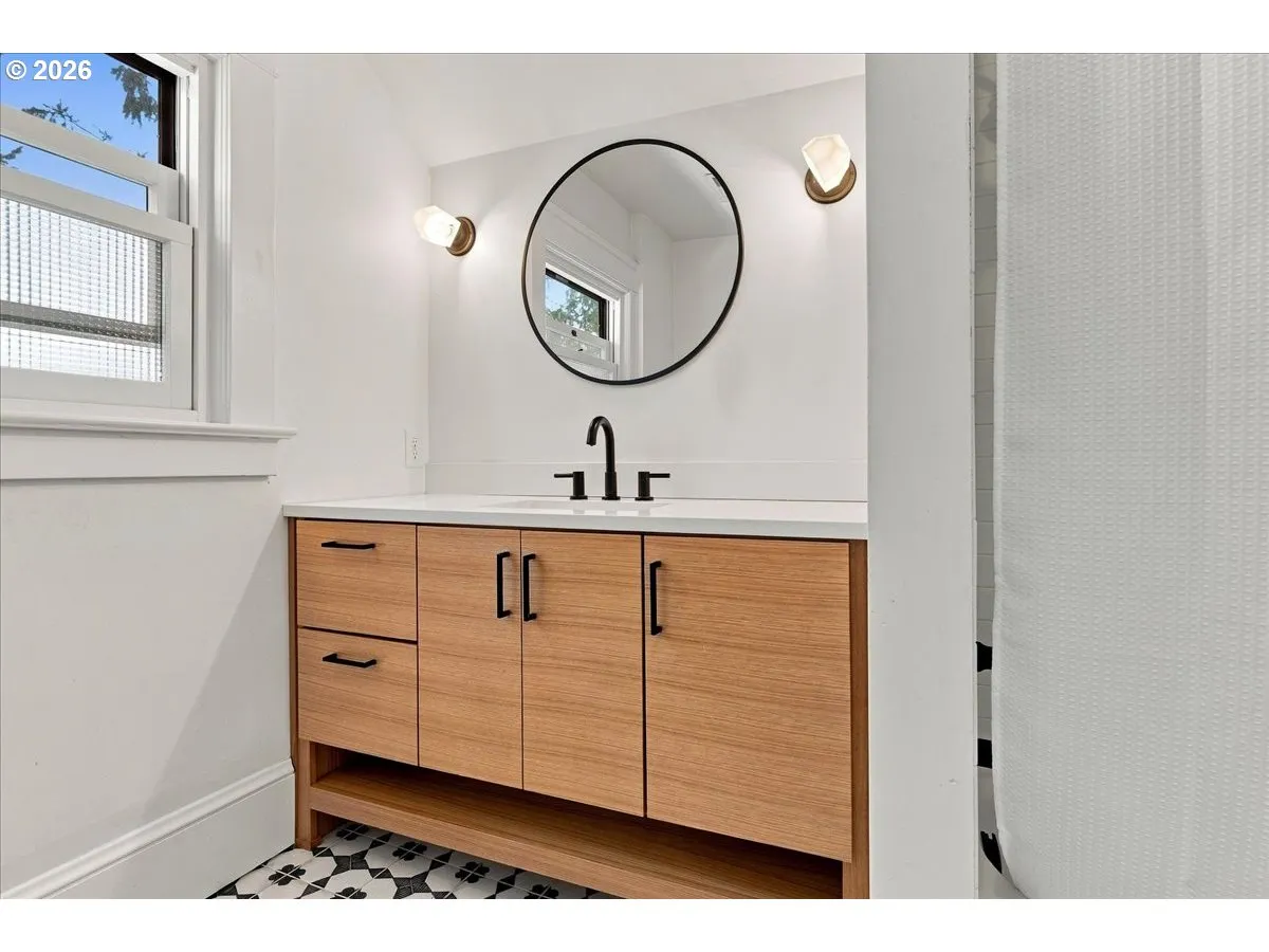 Bathroom-Upper