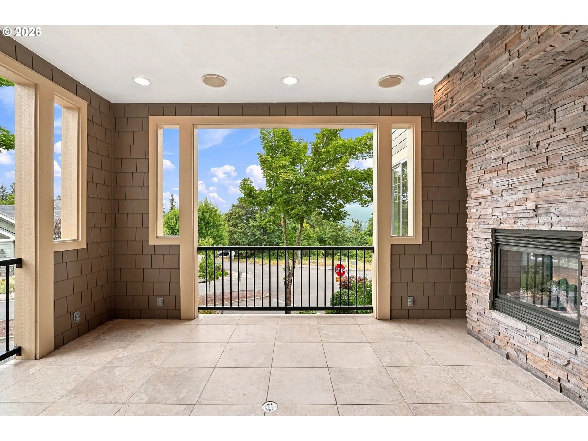 Balcony-Covered