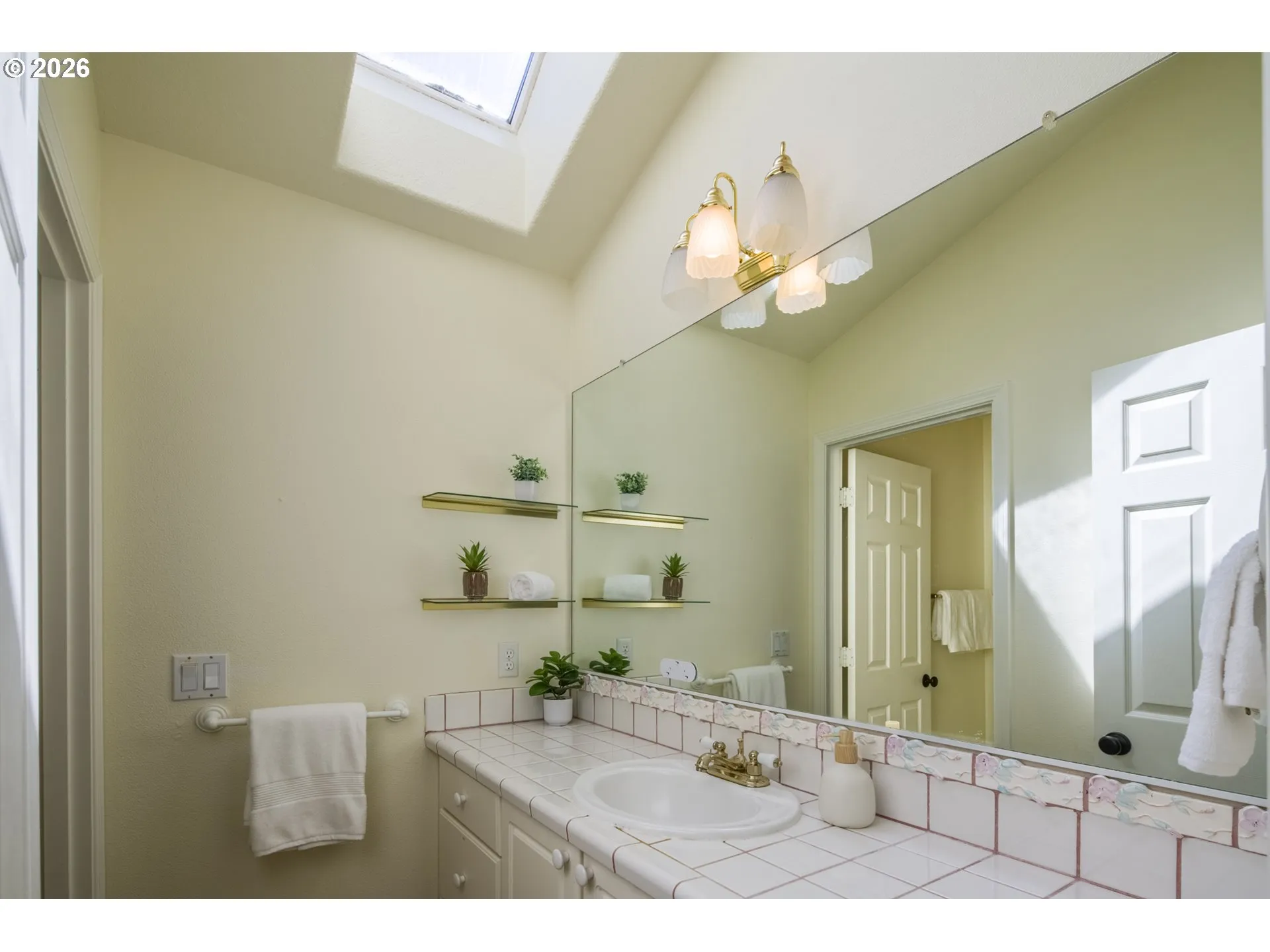 Bathroom-Upper
