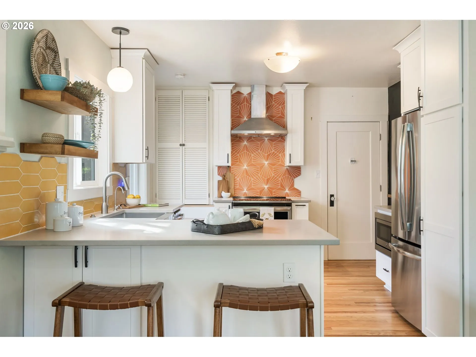 Kitchen-Breakfast Bar