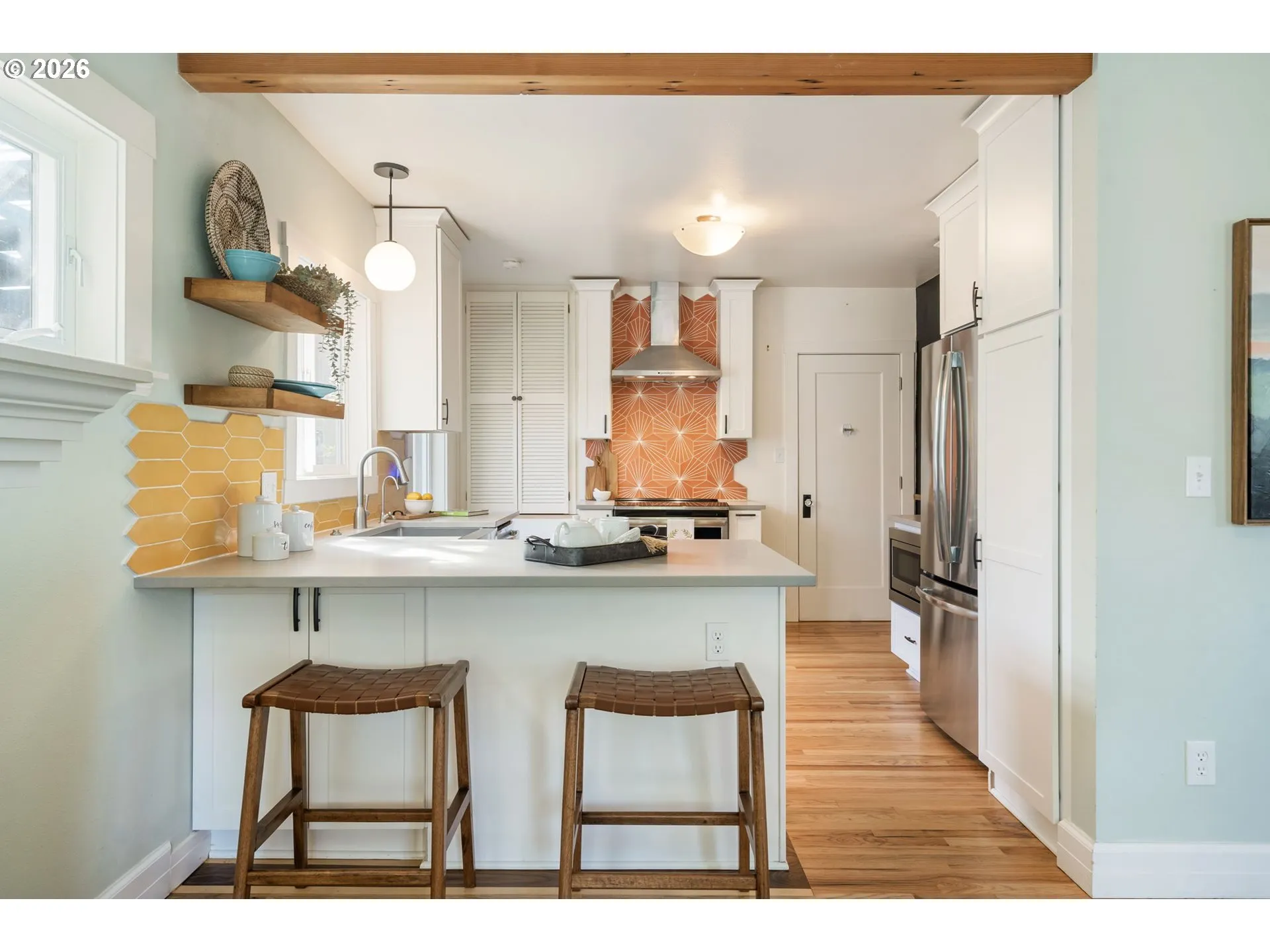 Kitchen-Breakfast Bar