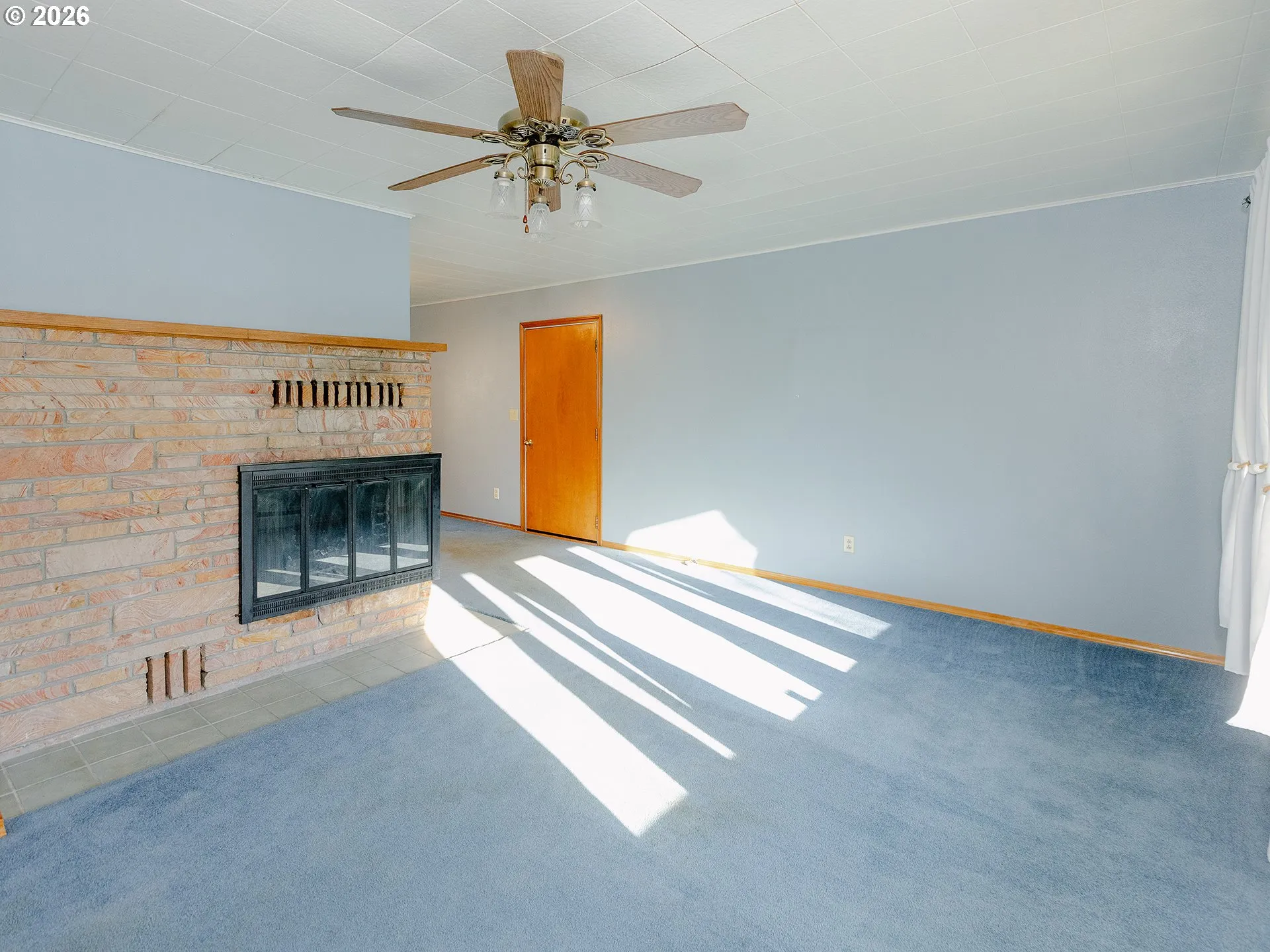 Living Room-Fireplace