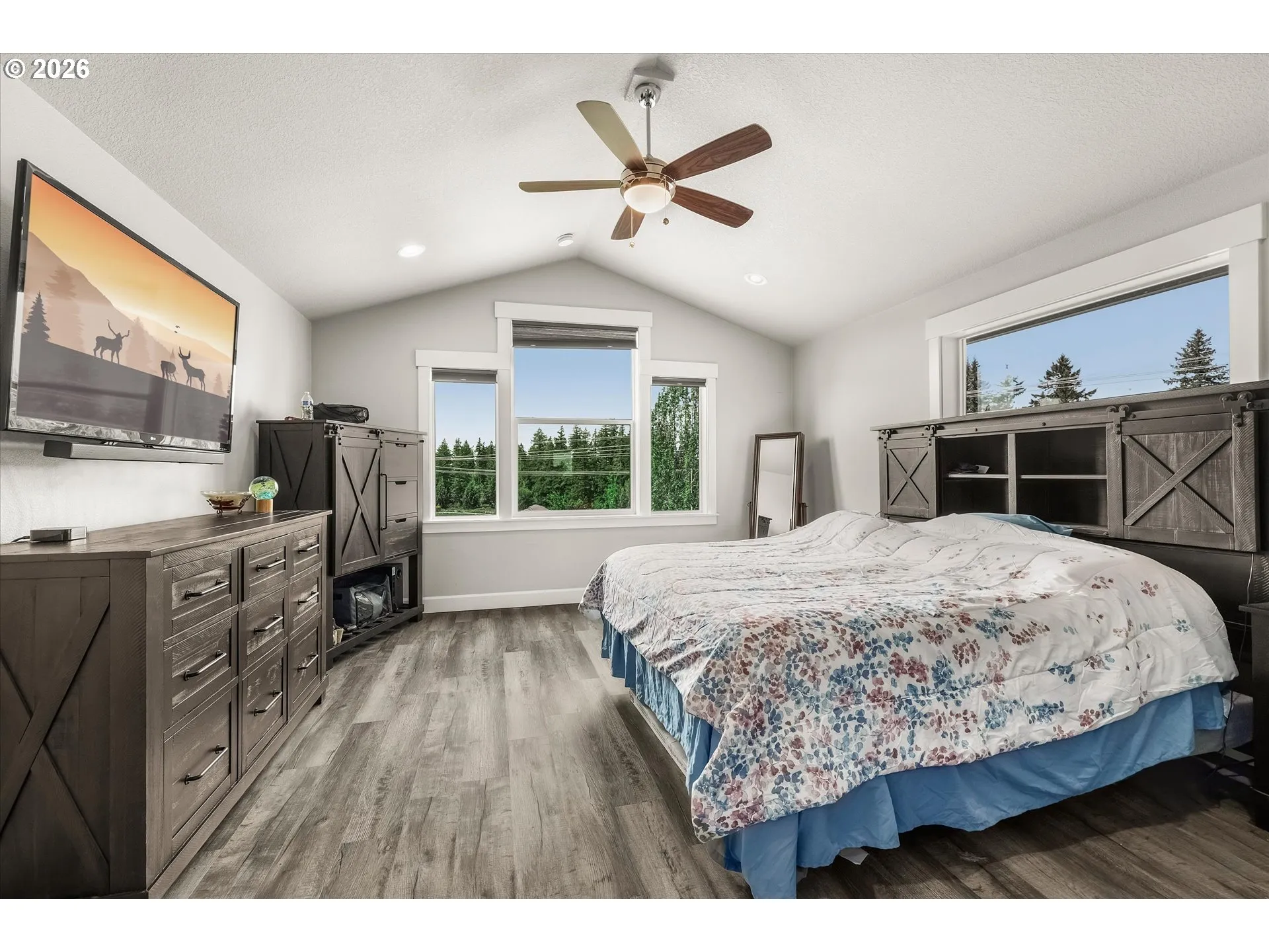 Bedroom, Owner's Suite-Vaulted Ceilings