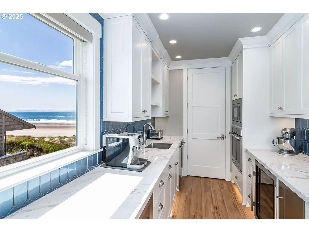 Butler's Pantry-Front