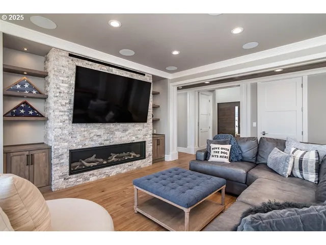 Living Room-Fireplace