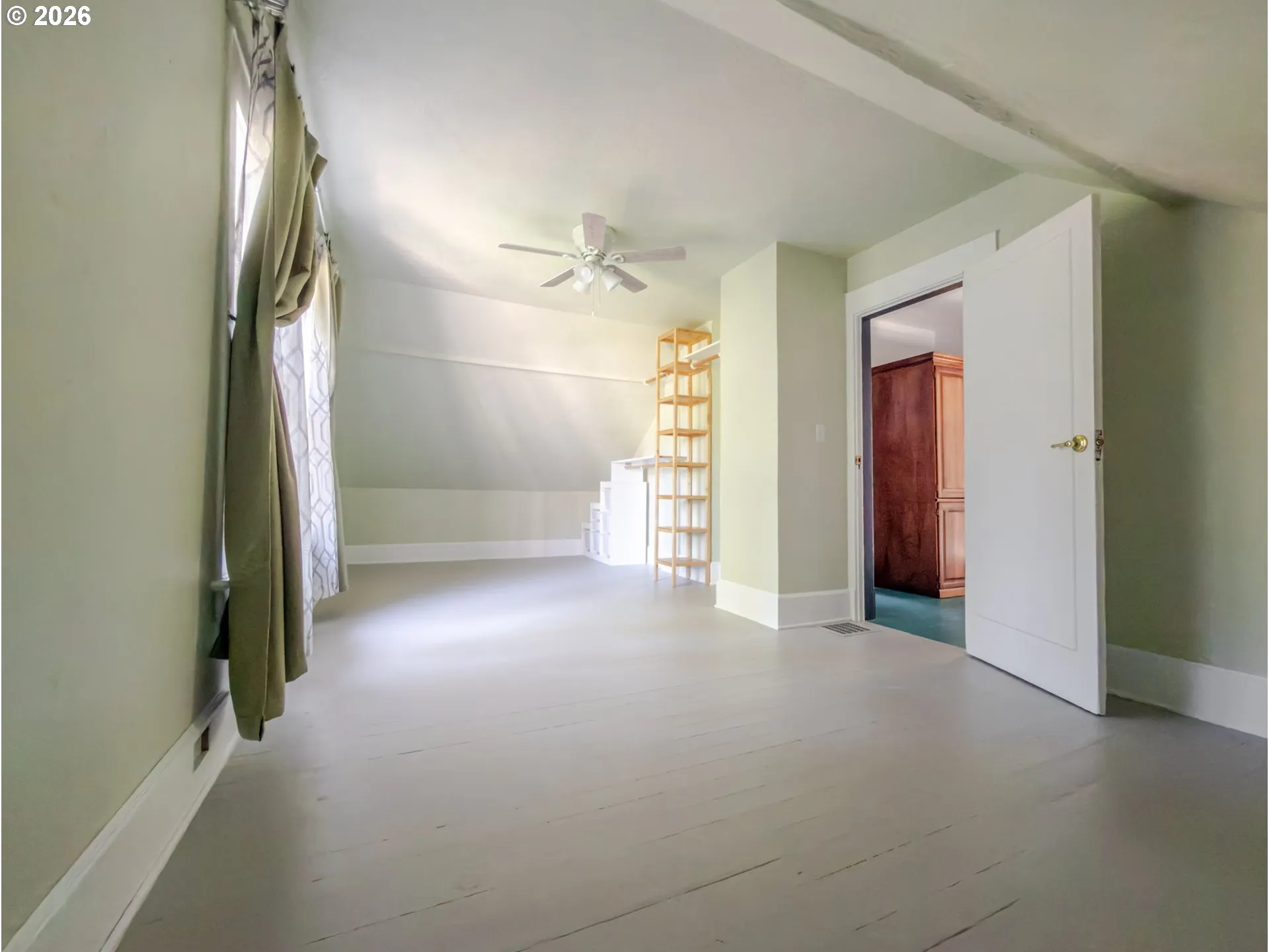 Bedroom, Primary-Upper