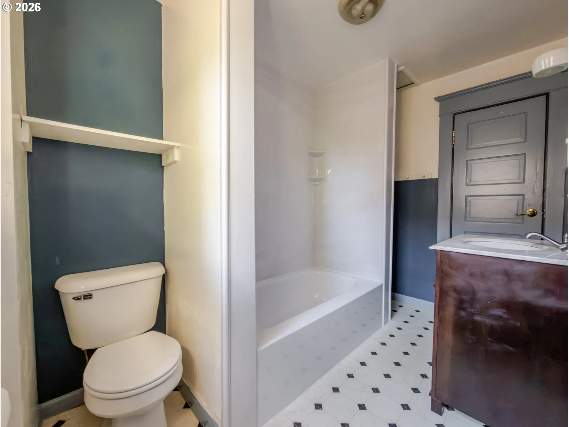 Bathroom-Upper
