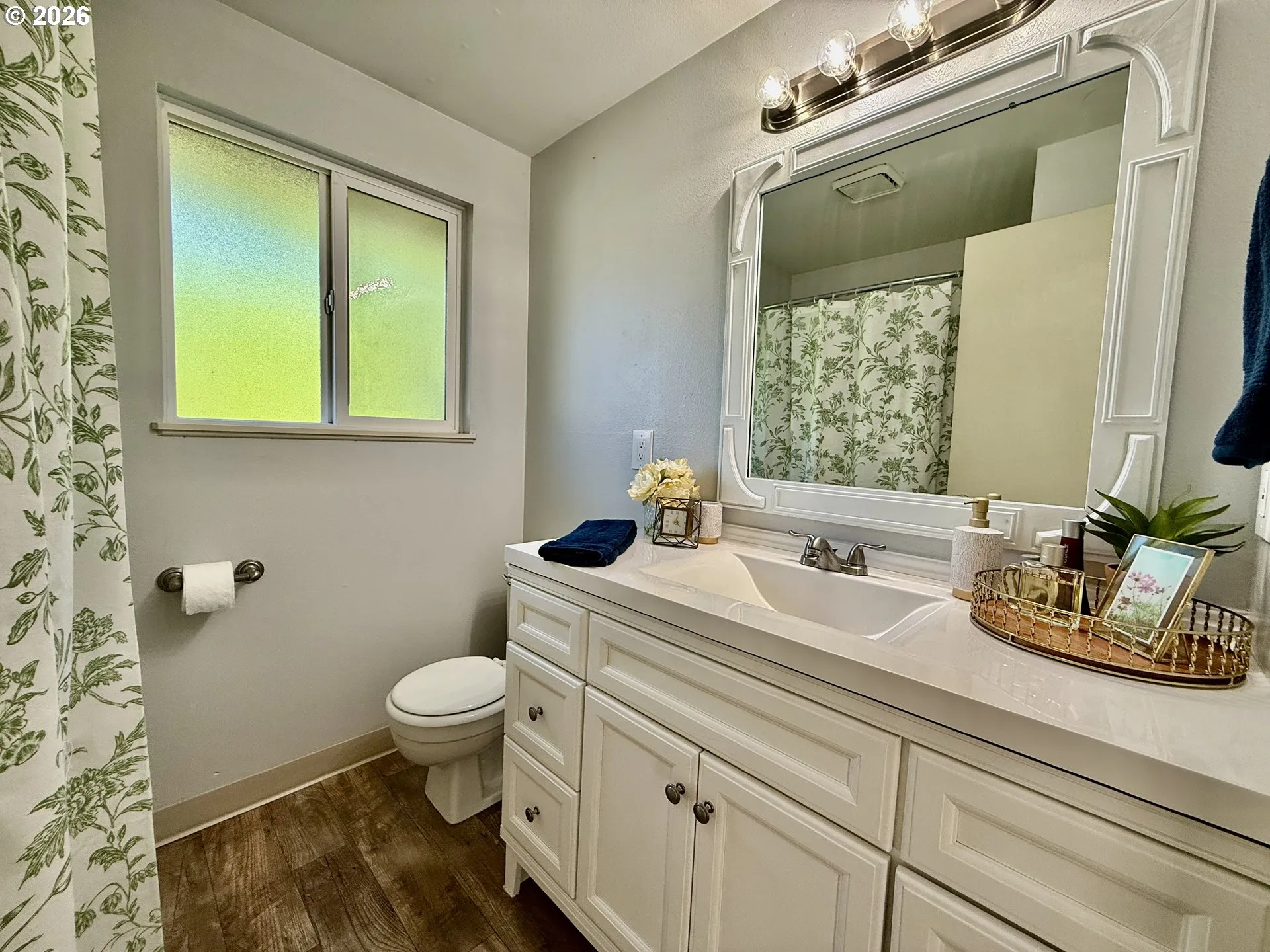 Bathroom-Upper