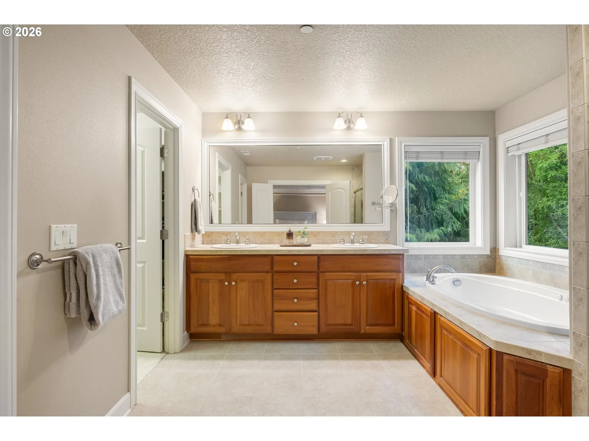 Primary Bedroom-Attached Bathroom