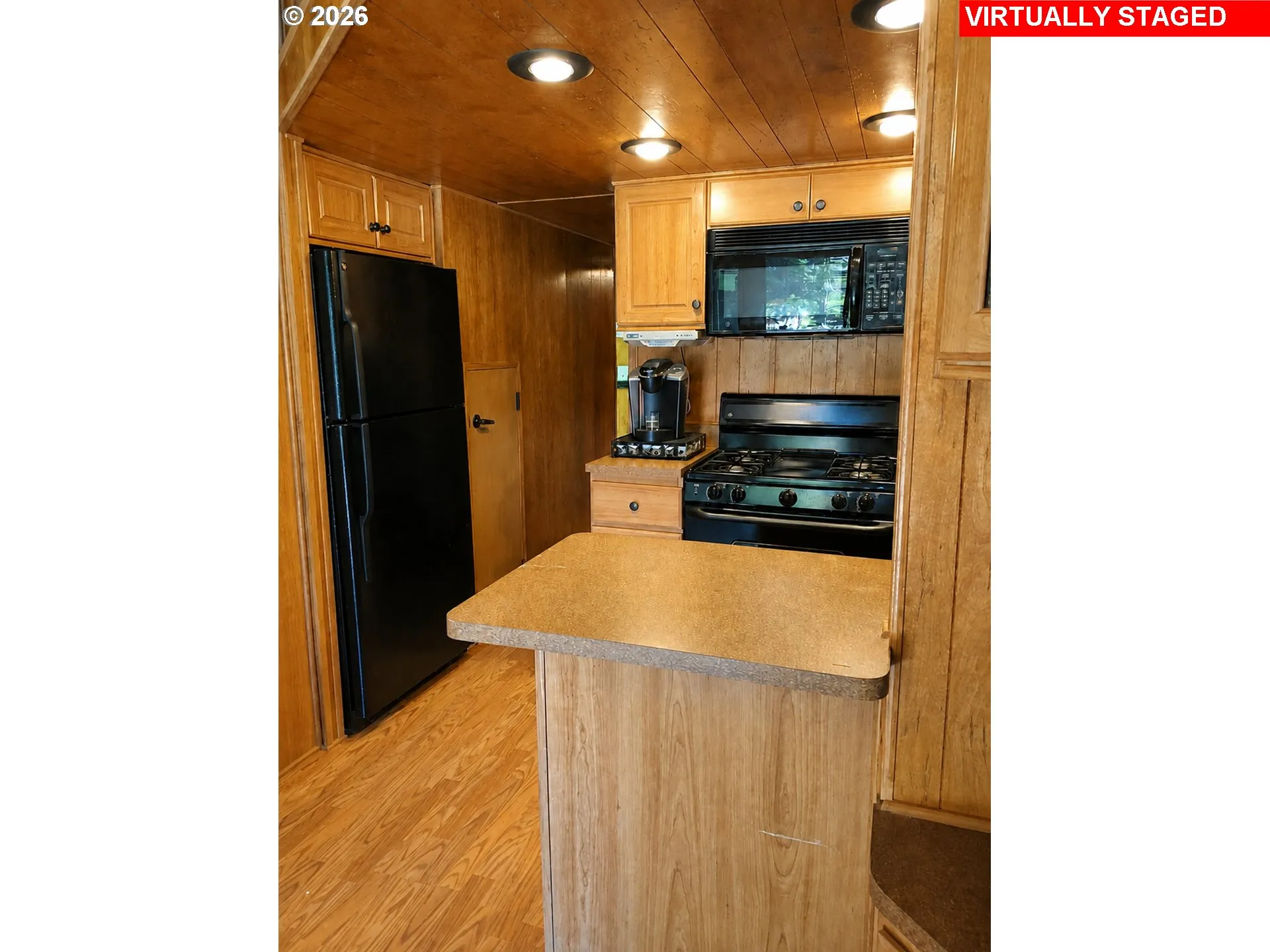 Kitchen-Breakfast Bar
