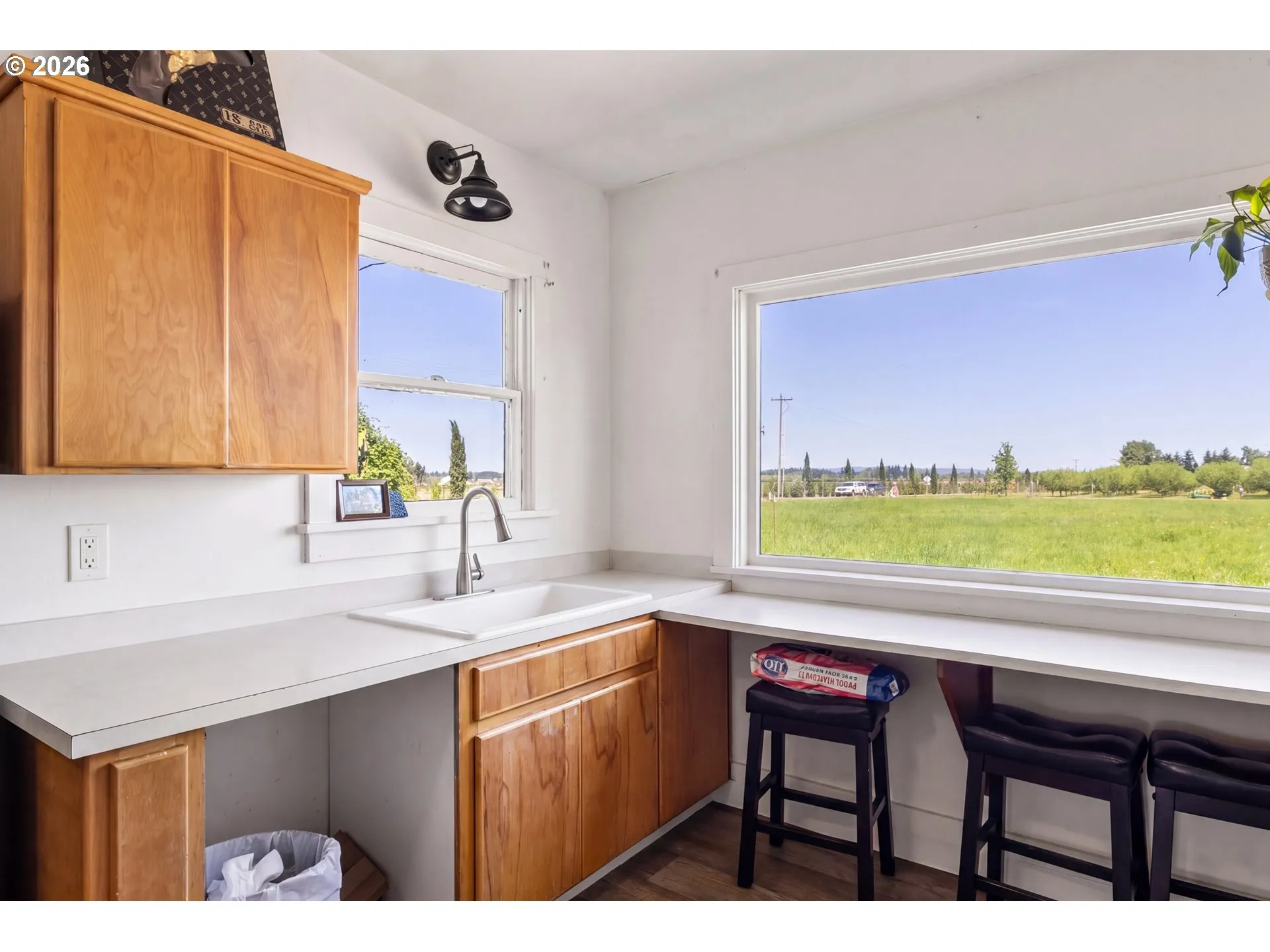 Kitchen-Breakfast Bar