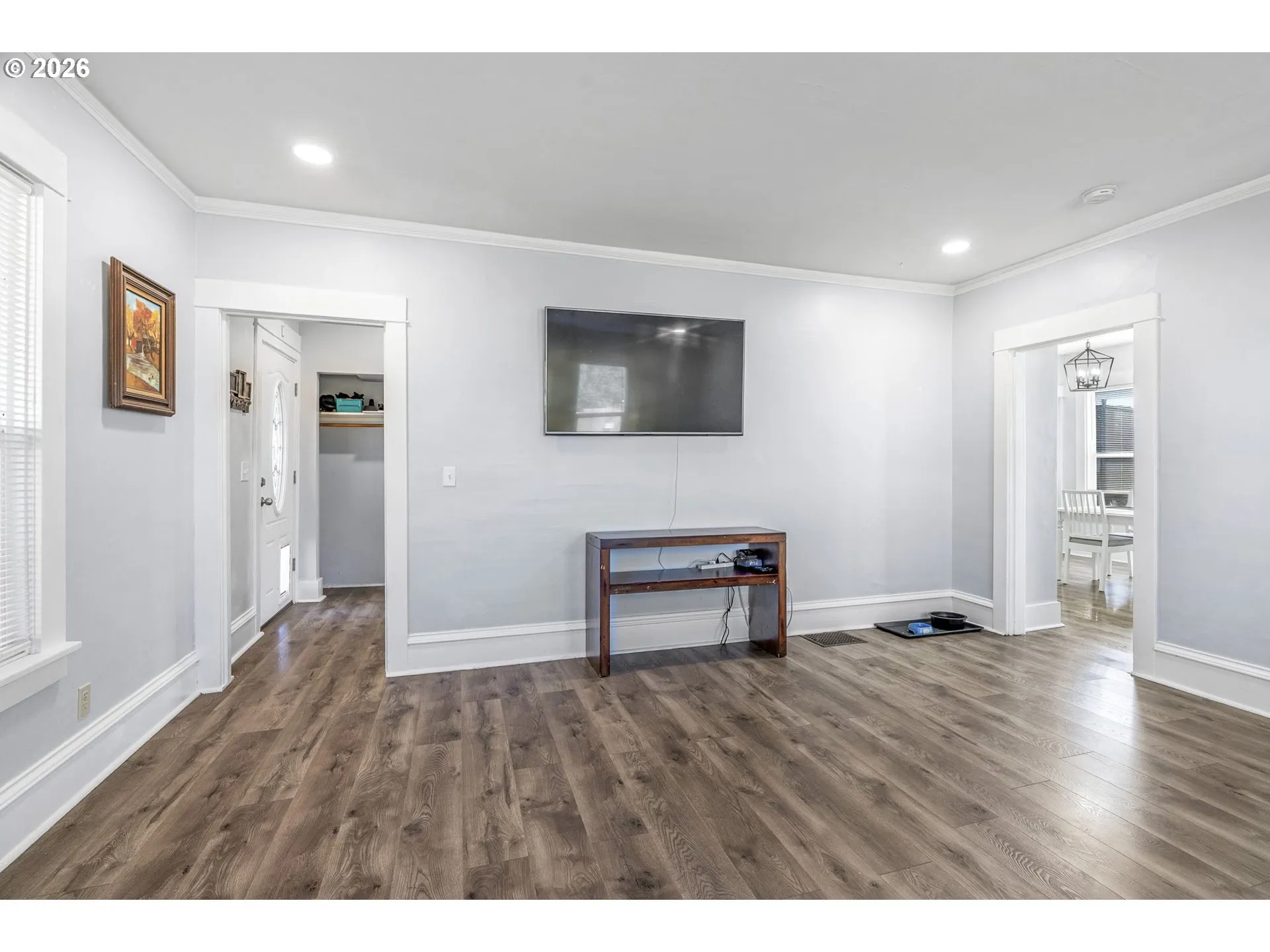 Living Room/Entrance