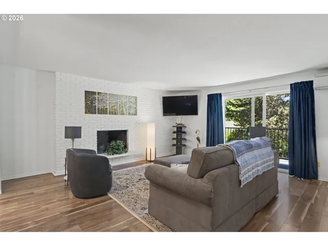 Living Room-Fireplace
