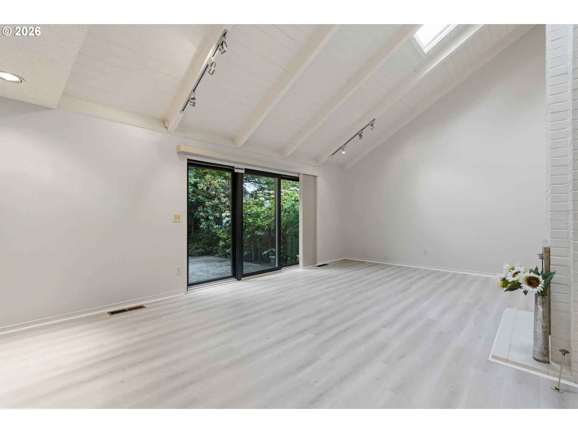 Living Room-Vaulted Ceilings