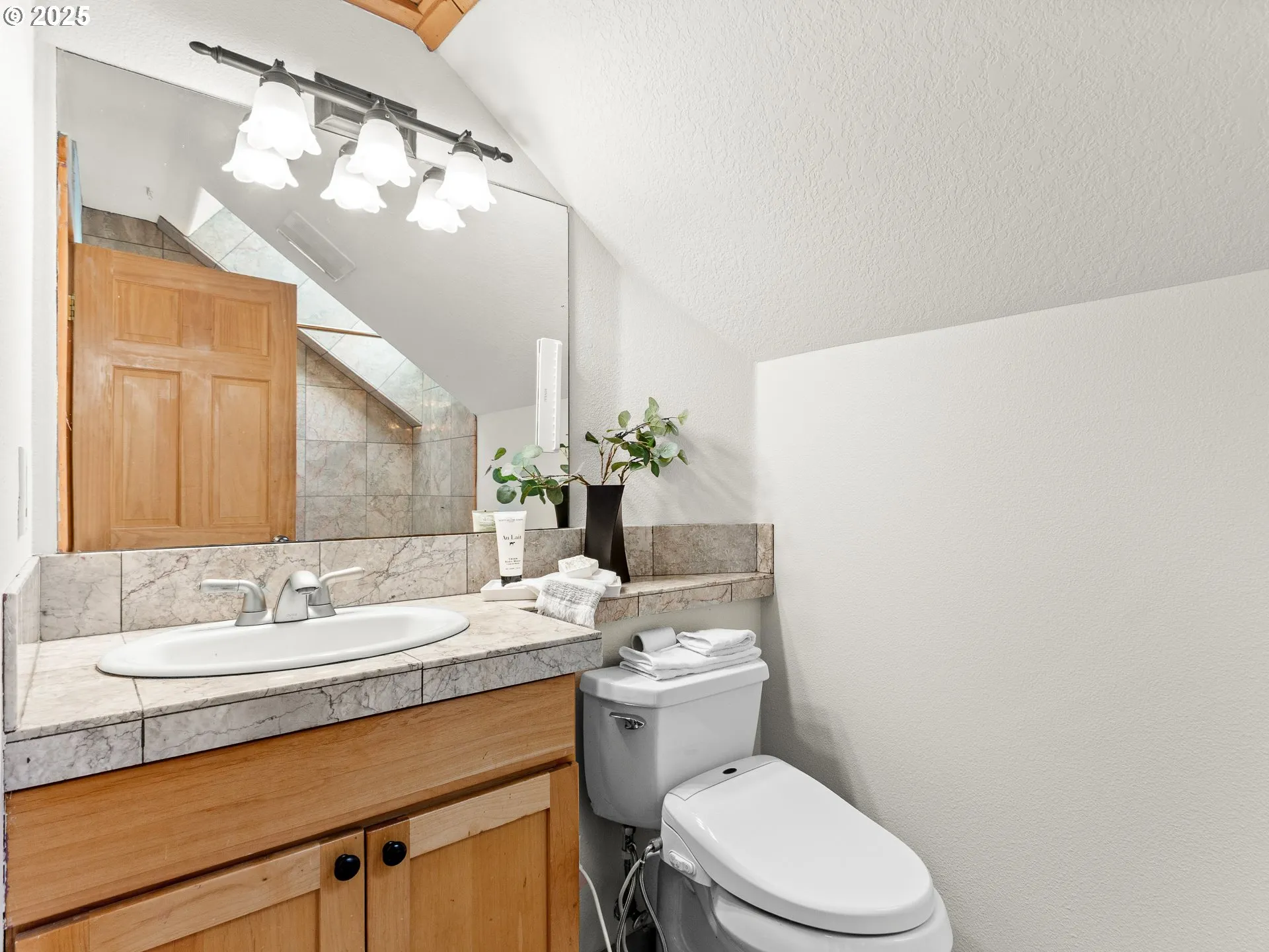 Bathroom-Upper