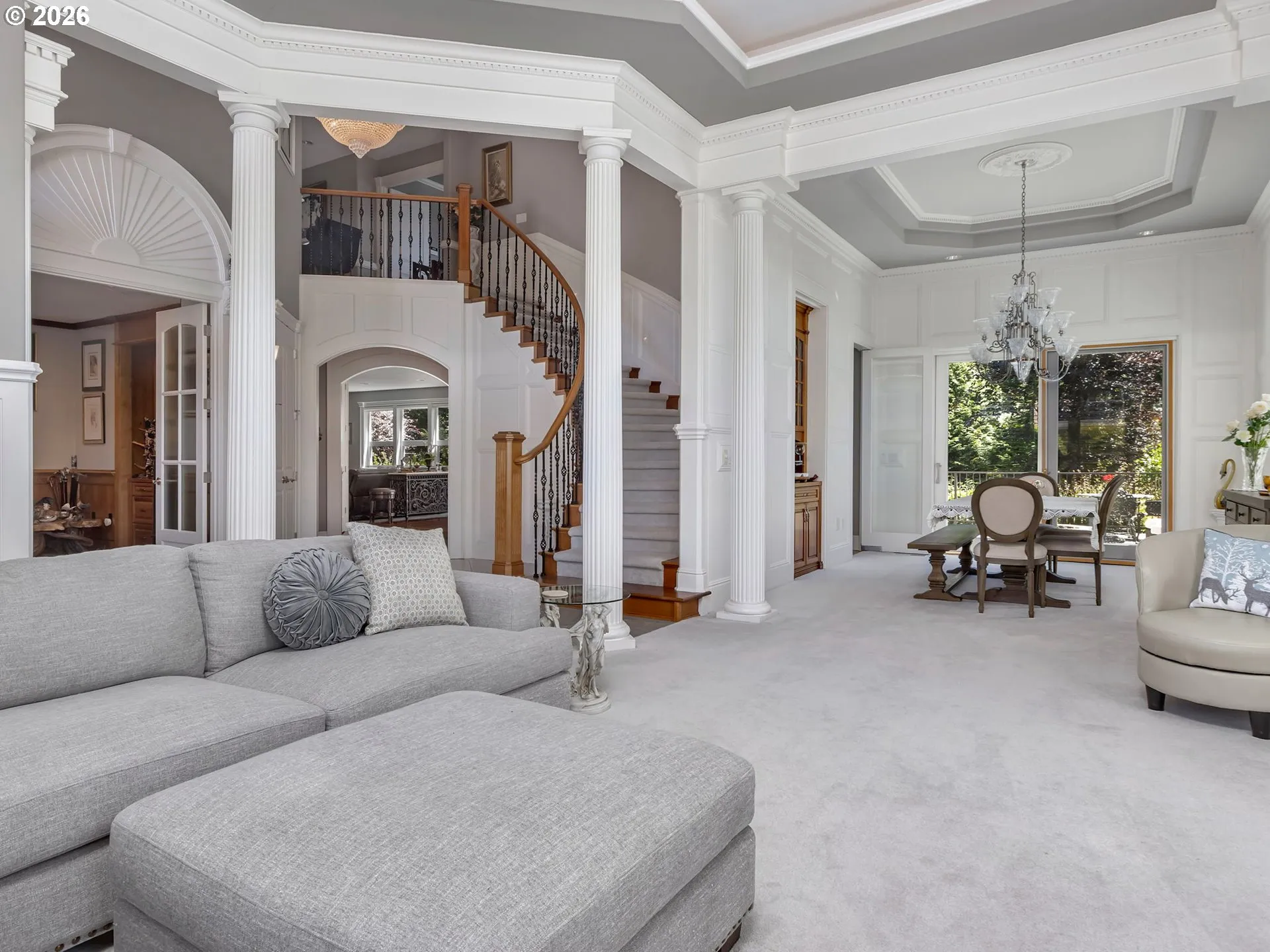 Living Room/Entrance