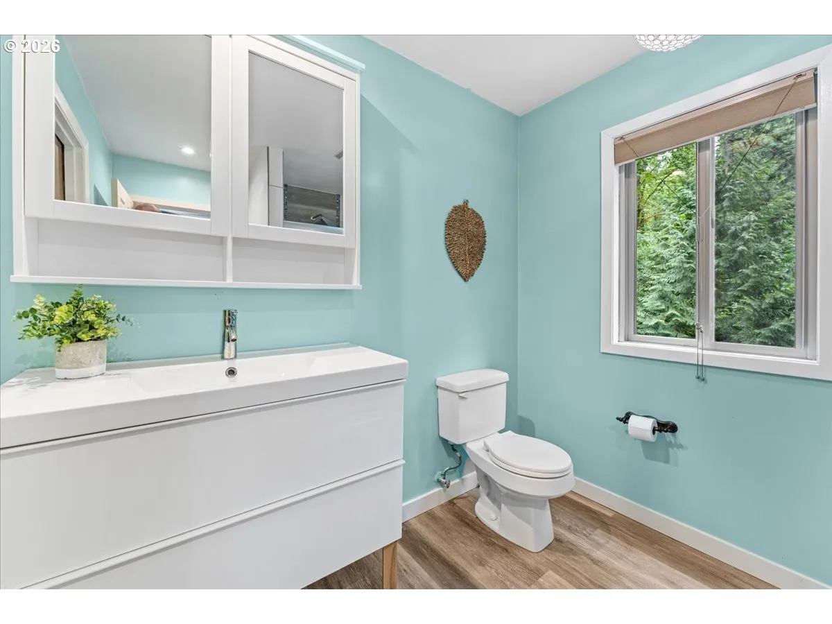 Bathroom, Attached