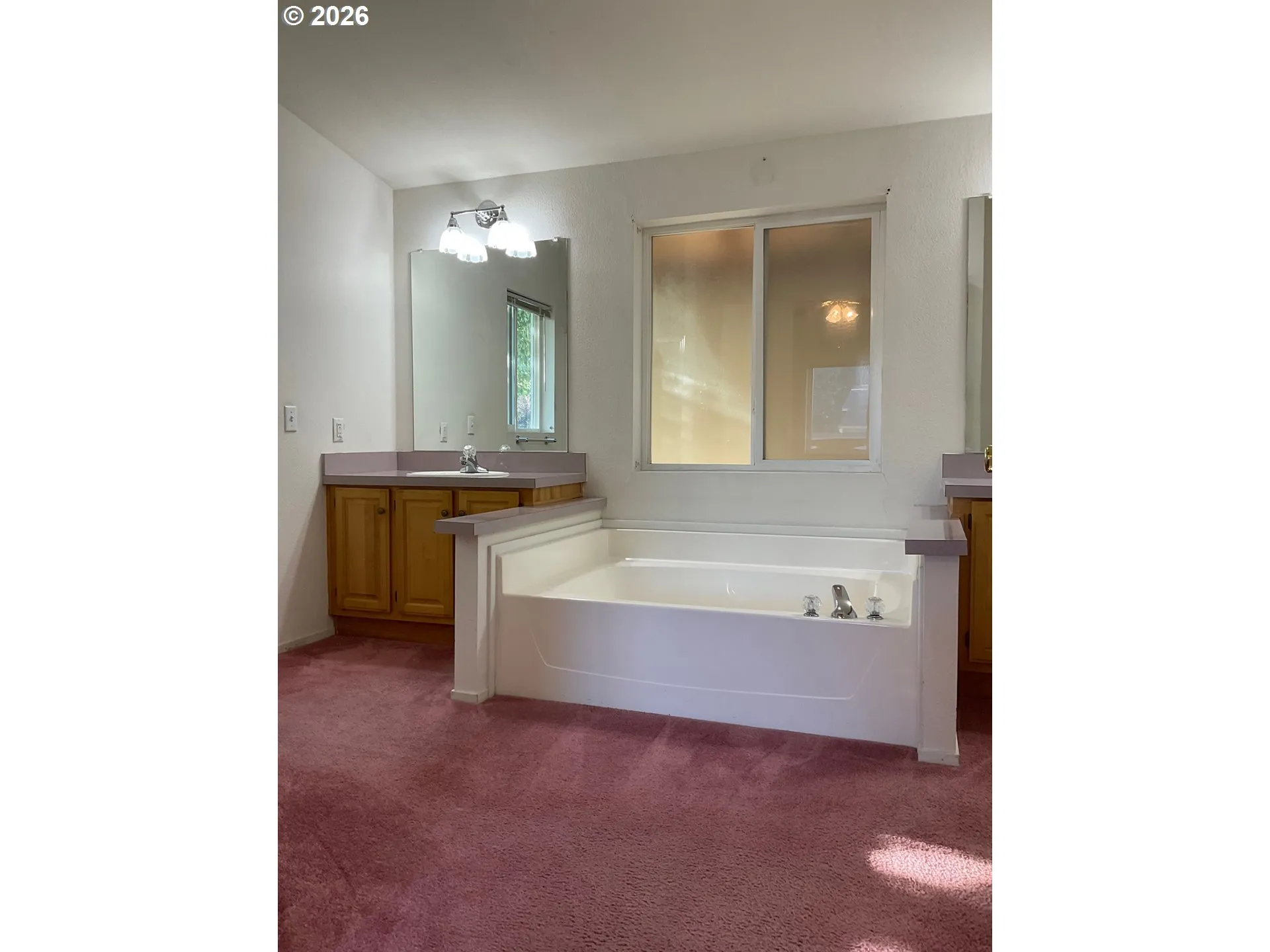 Bathroom, Attached-Garden Tub