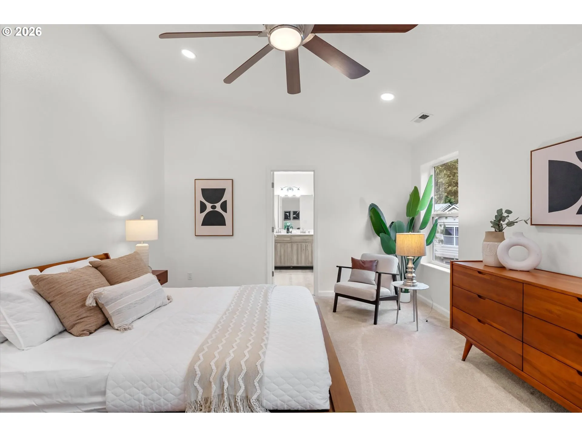 Bedroom, Primary