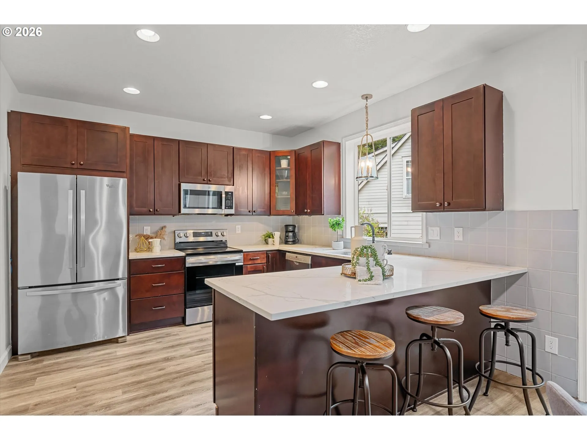Kitchen-Breakfast Bar