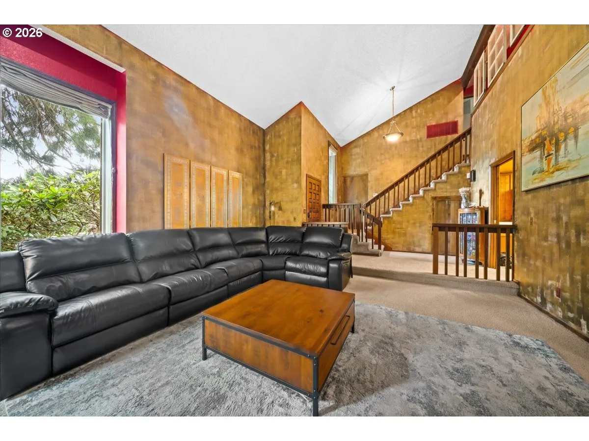 Living Room-Vaulted Ceilings