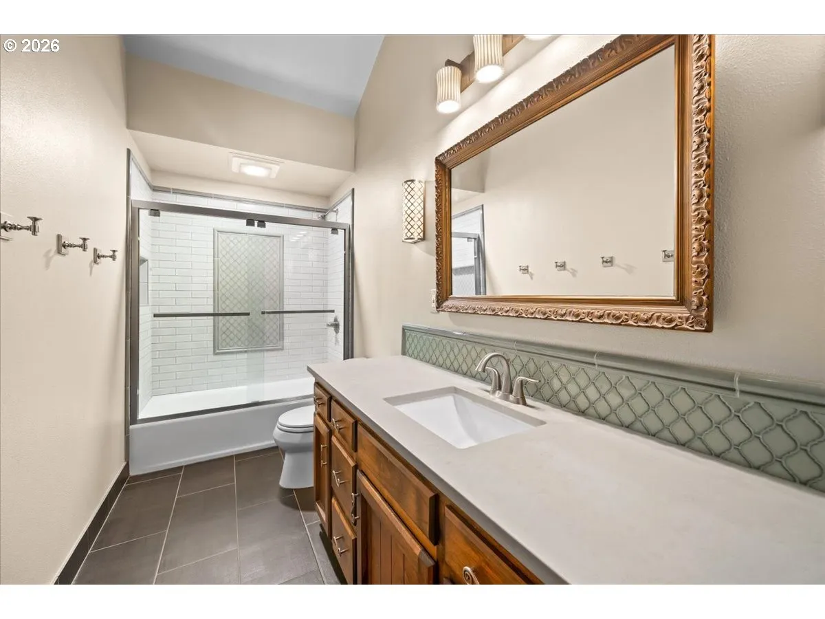Bathroom-Upper