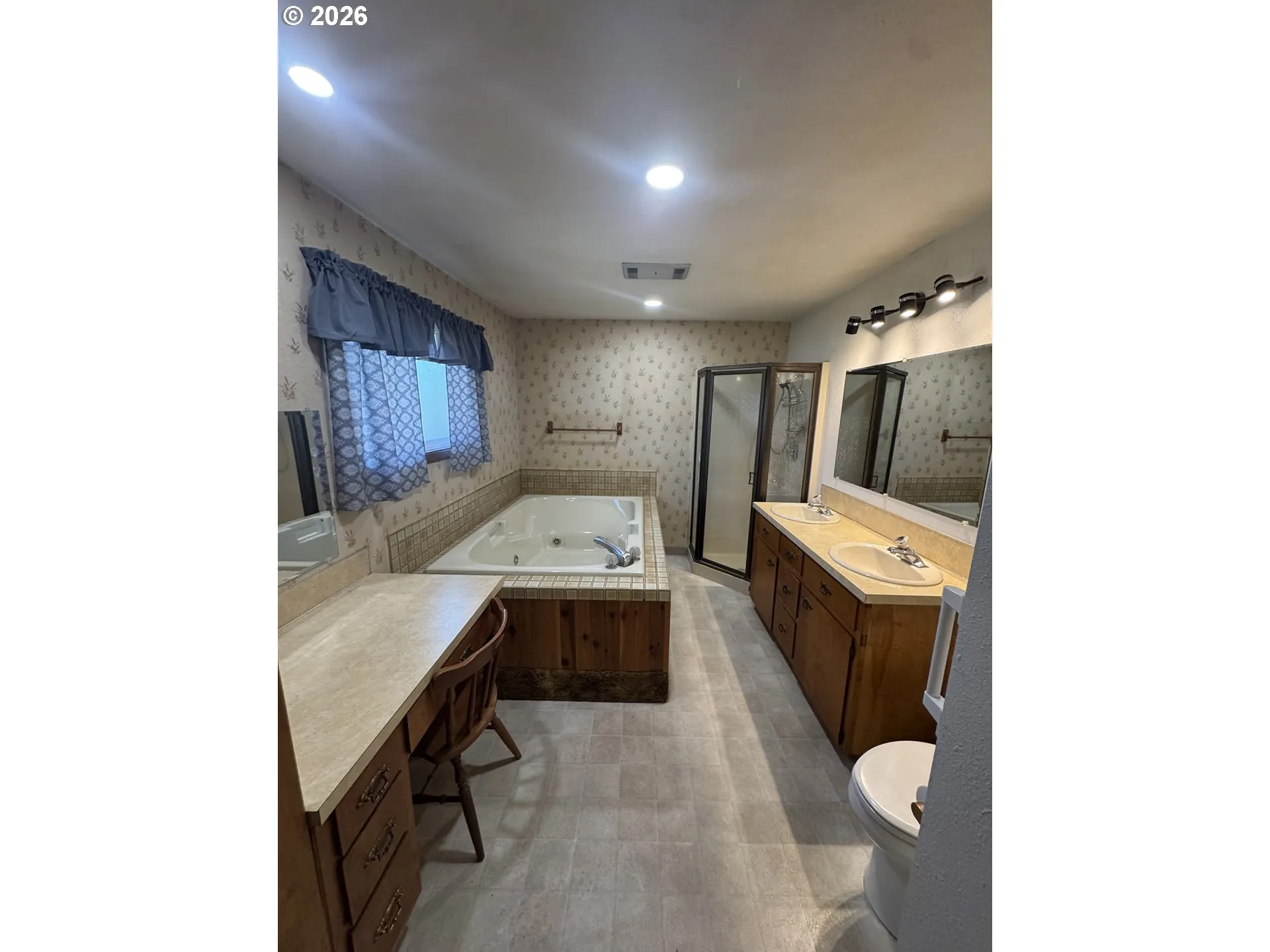 Bedroom, Owner's Suite