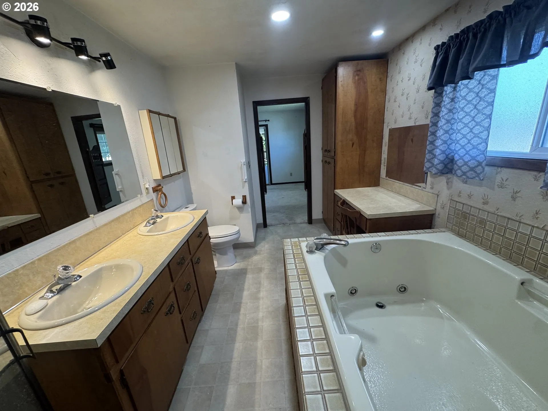 Bedroom, Owner's Suite