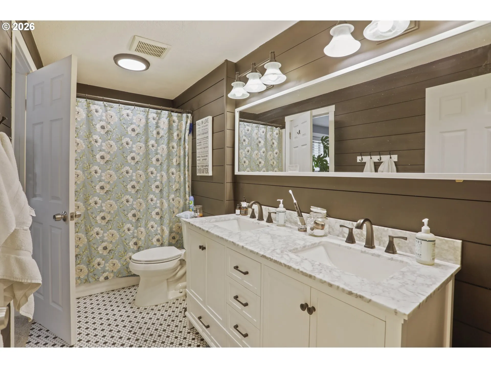 Bathroom-Upper
