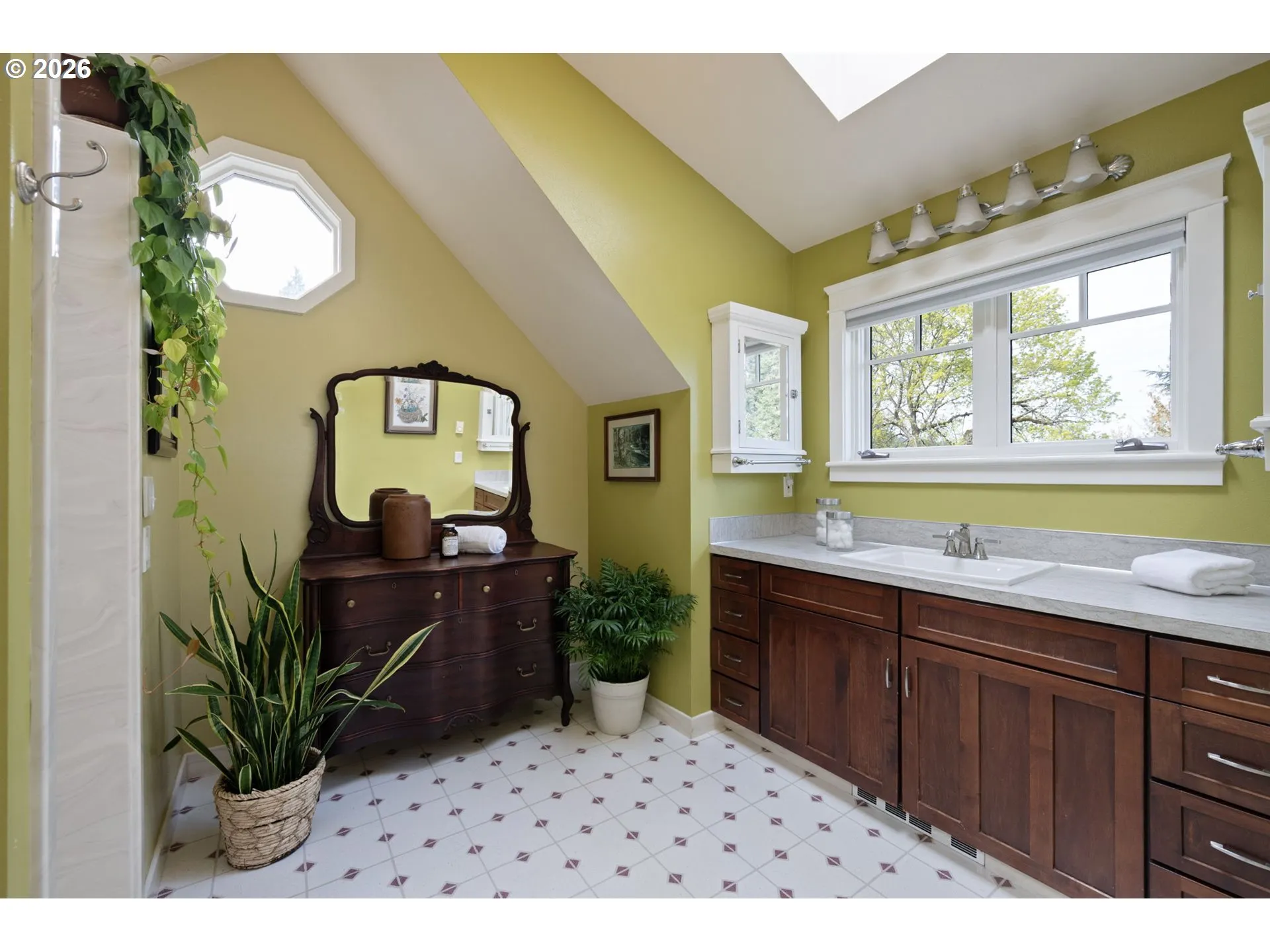 Bathroom, Attached
