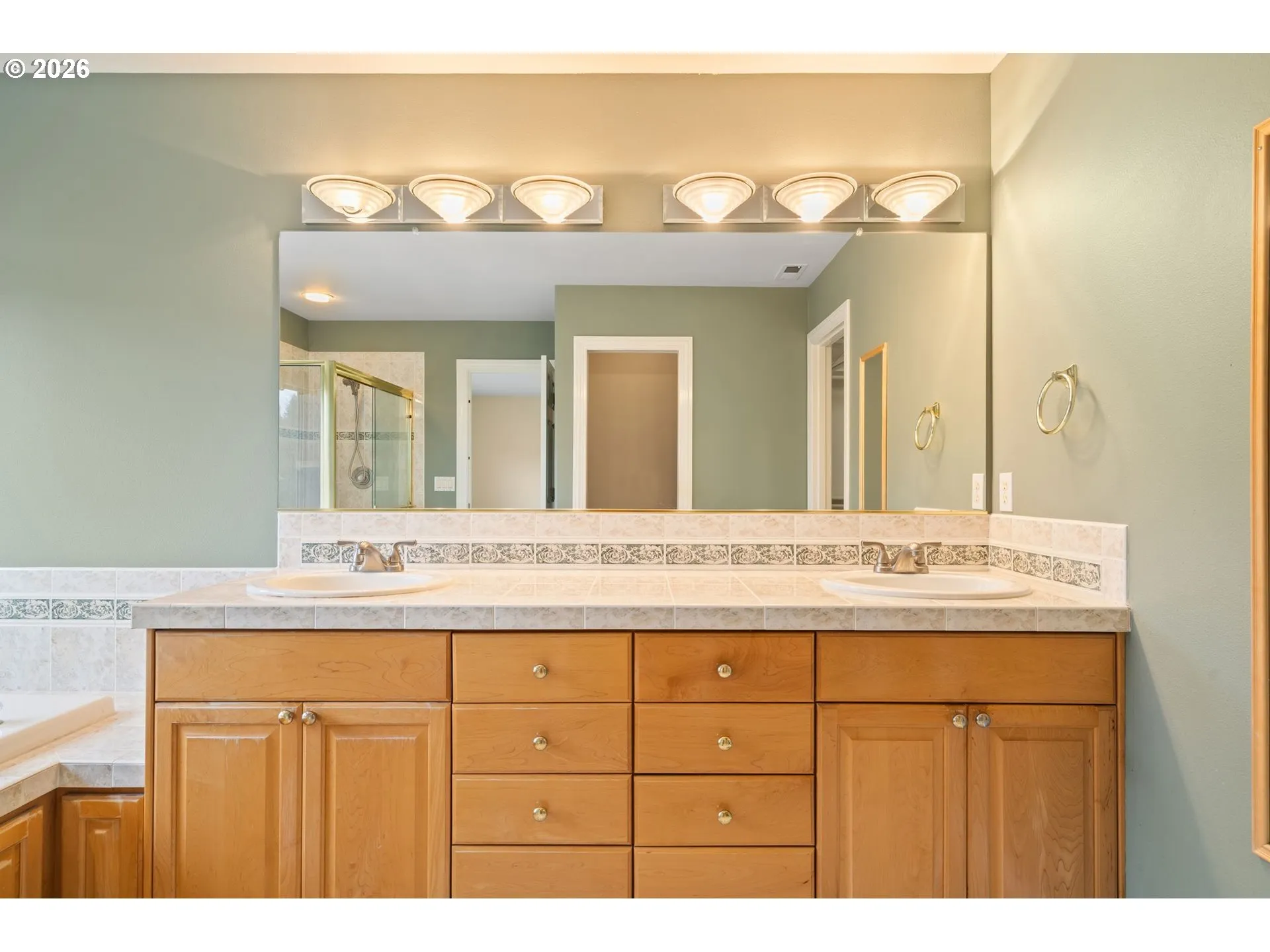Bathroom, Attached-Double Sinks