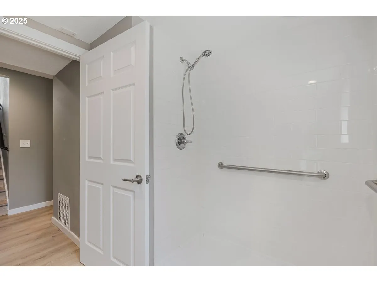 Bathroom-Walk in Shower