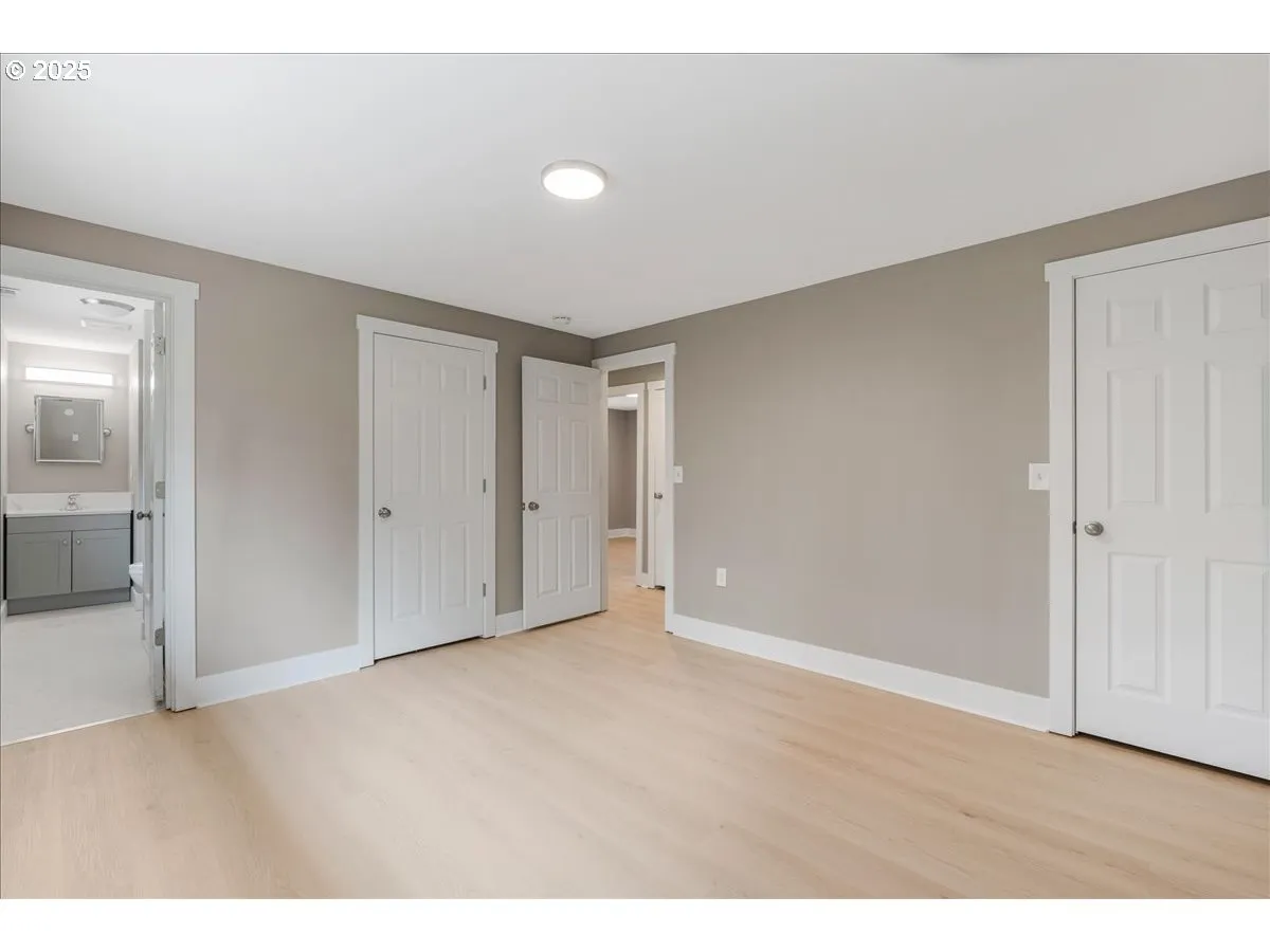 Bedroom, Primary