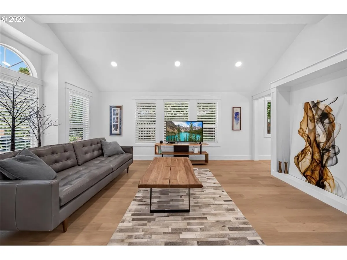 Living Room-Vaulted Ceilings