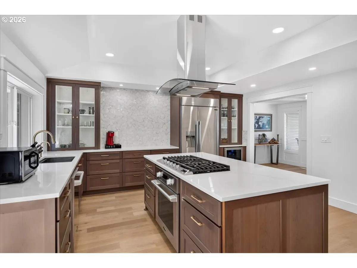 Kitchen-Cooking Island