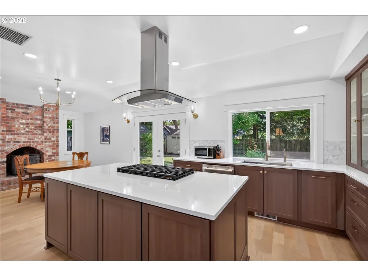 Kitchen-Cooking Island