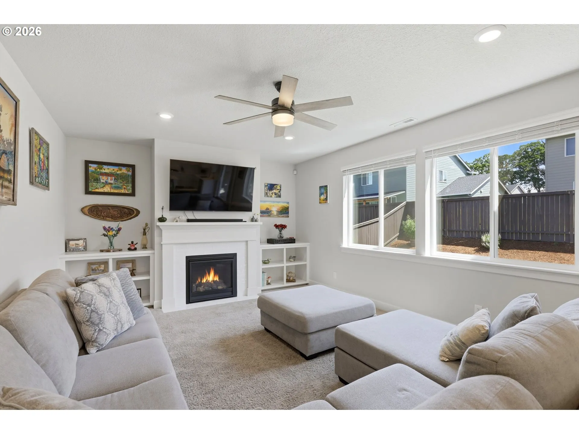 Living Room-Fireplace