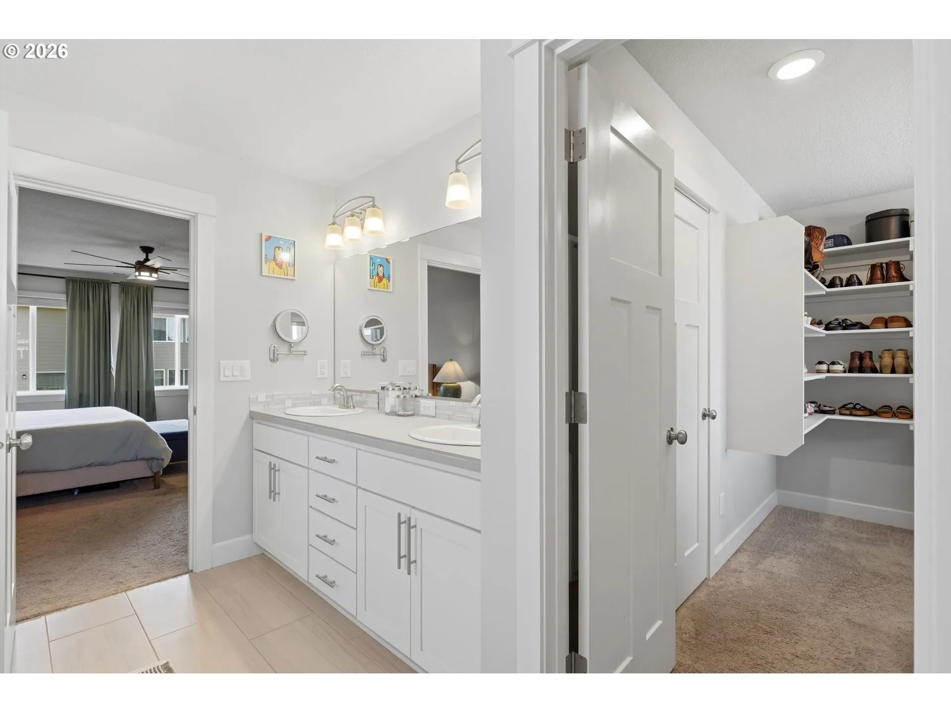 Bathroom, Attached-Walk-In Closet
