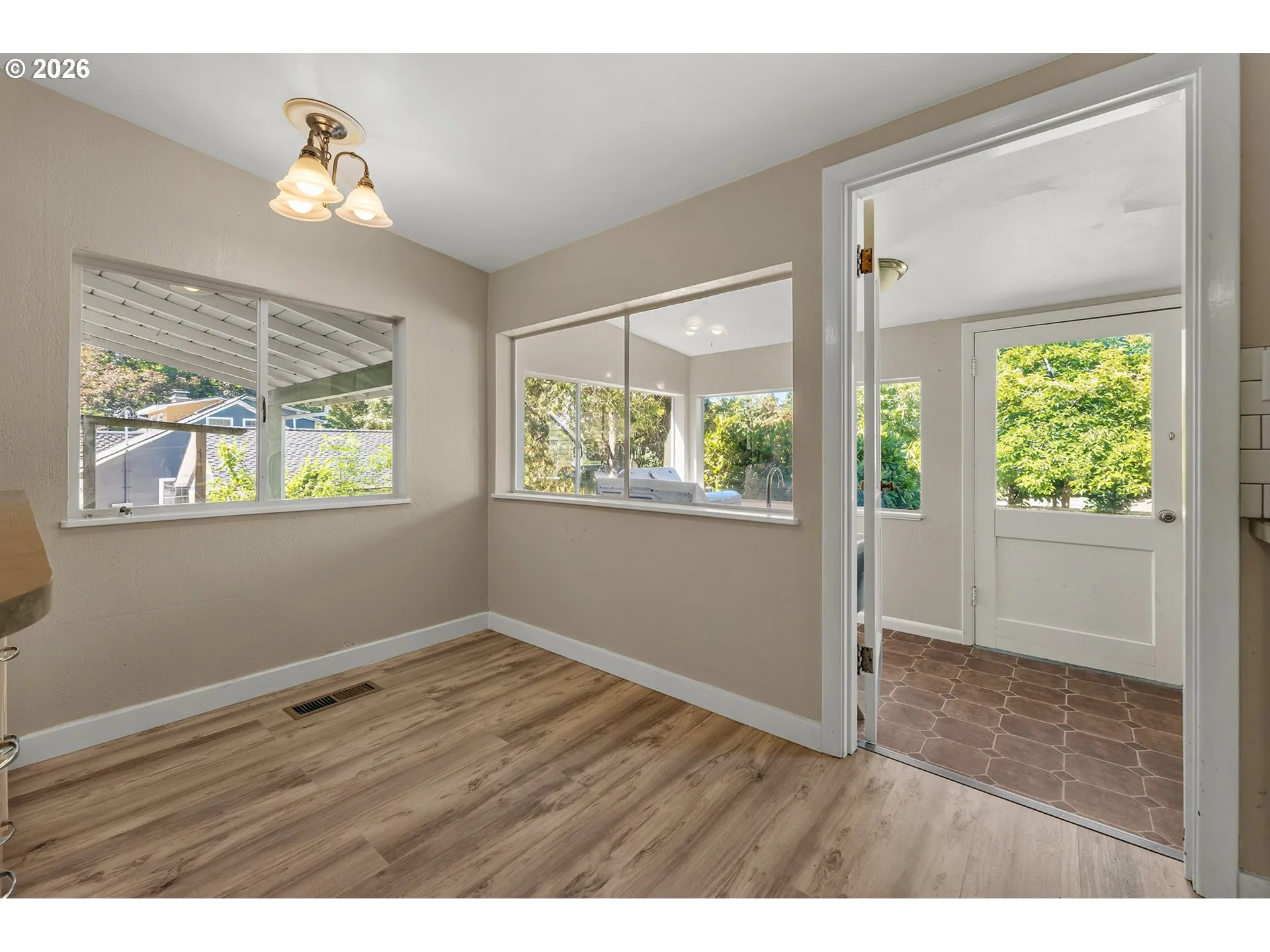 Kitchen-Eating Area